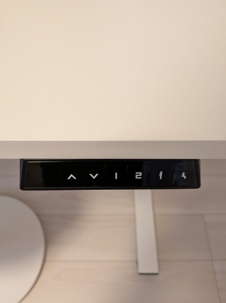 昇降デスクのコントロールパネル